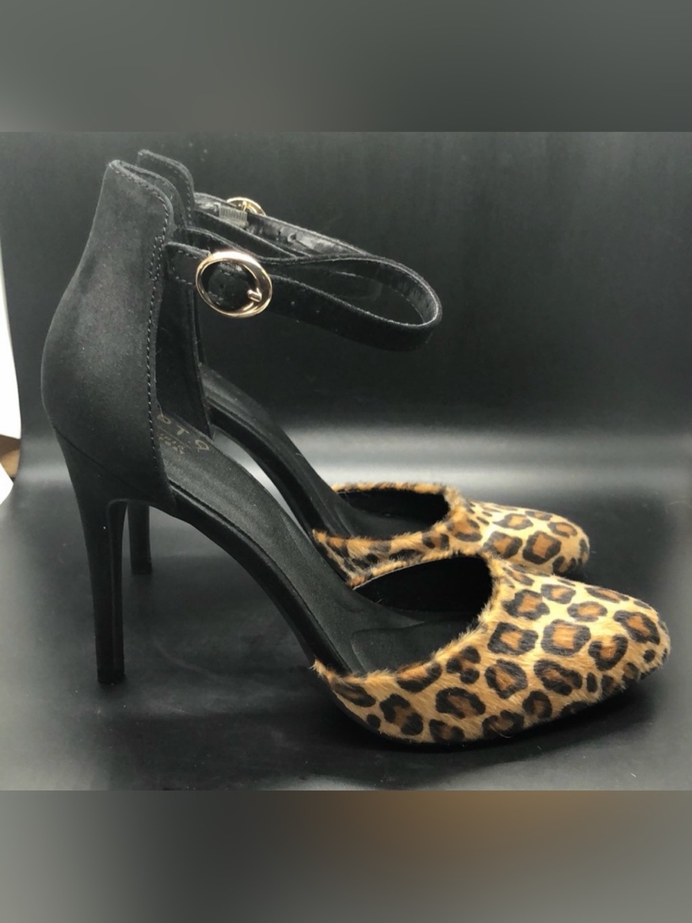 Confection D'orsay Leopard print faux fur pumps heels Size 8.5